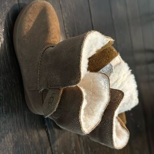 Toddler UGGs size 7 bootie